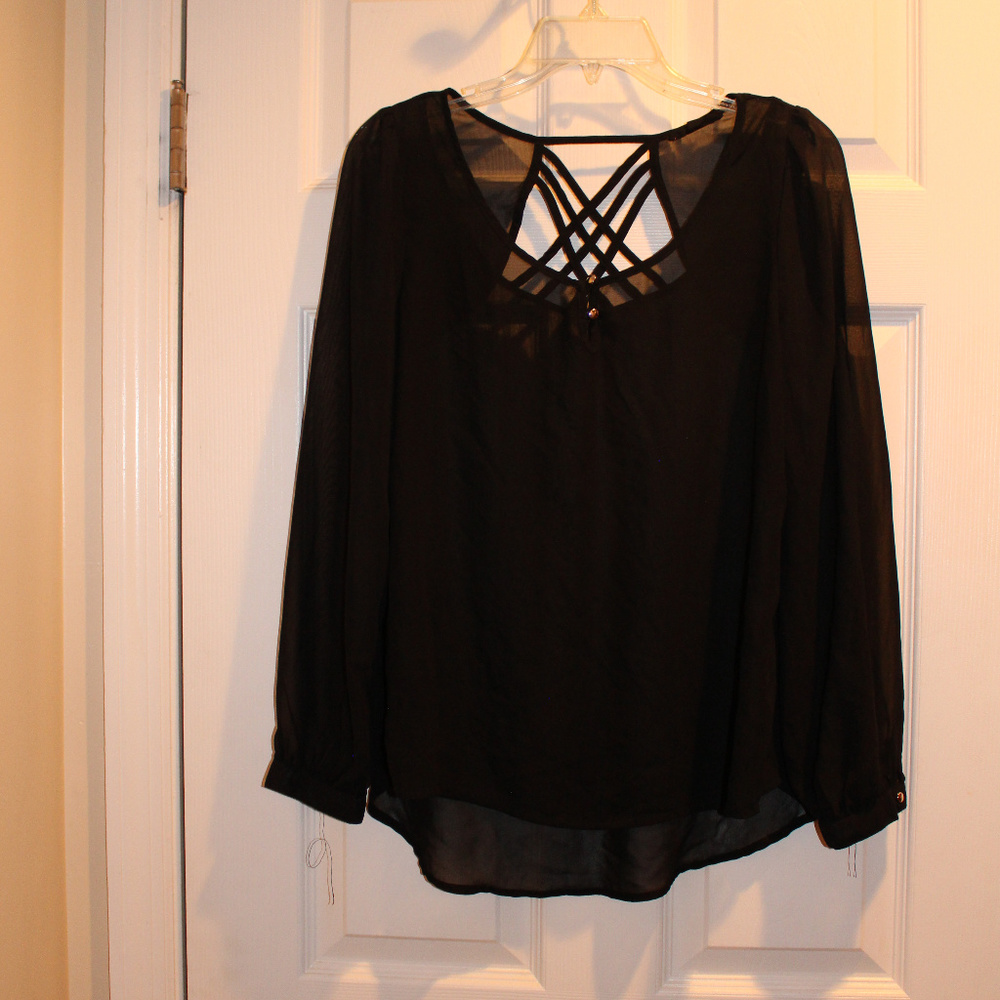 Black longsleeve top w/ cutout design on bac